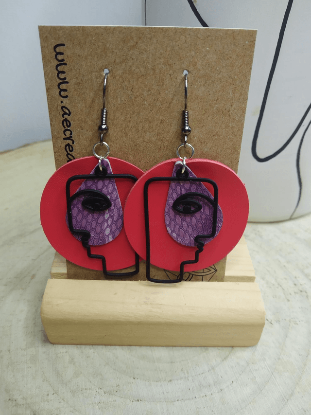 Boucles d'oreilles line art cuir fushia violet 