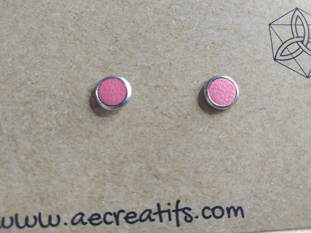 Boucles d'oreilles puces cuir rose
