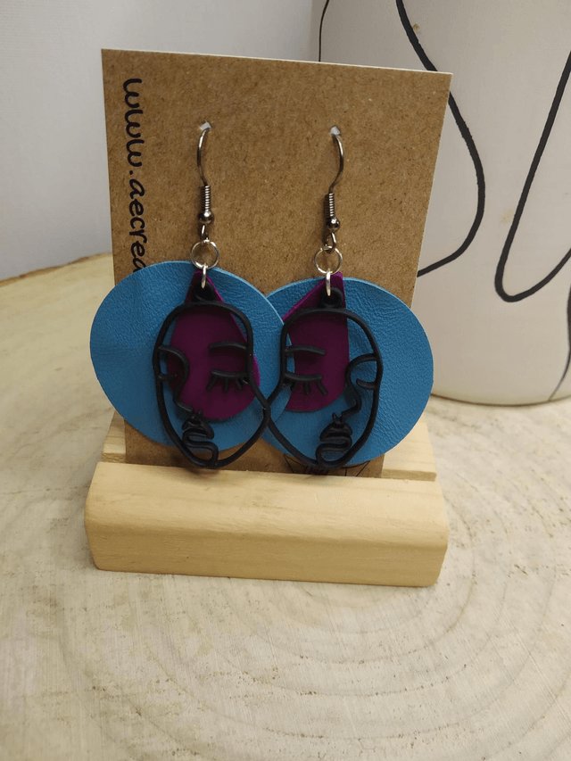 Boucles d'oreilles line art cuir bleu