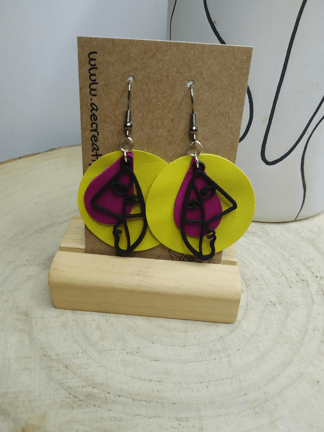 Boucles d'oreilles line art cuir jaune
