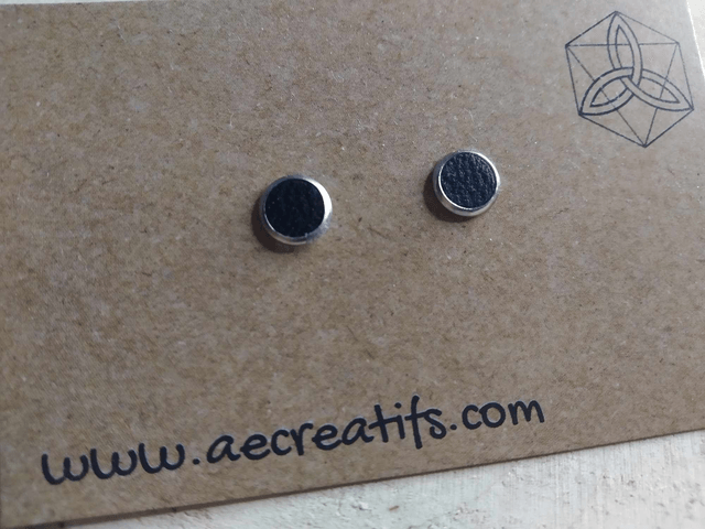 Boucles d'oreilles puces cuir noir 