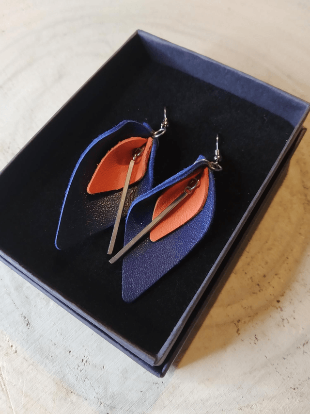 "Les élégantes" bleu marine et orange 