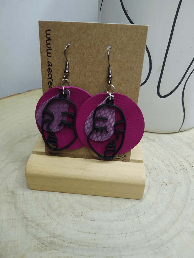 Boucles d'oreilles line art cuir violet 