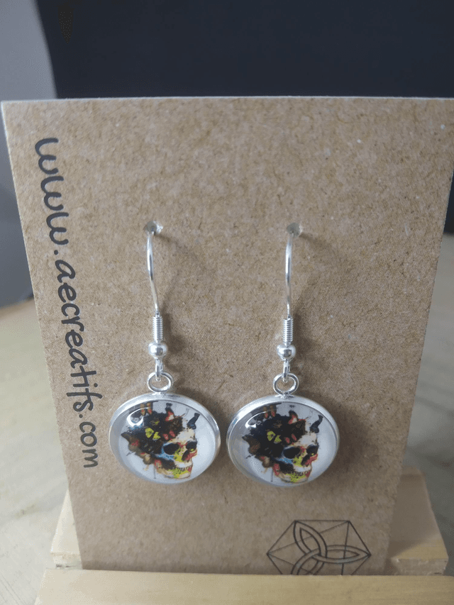Boucles d&#039;oreilles cabochons crâne fleurs