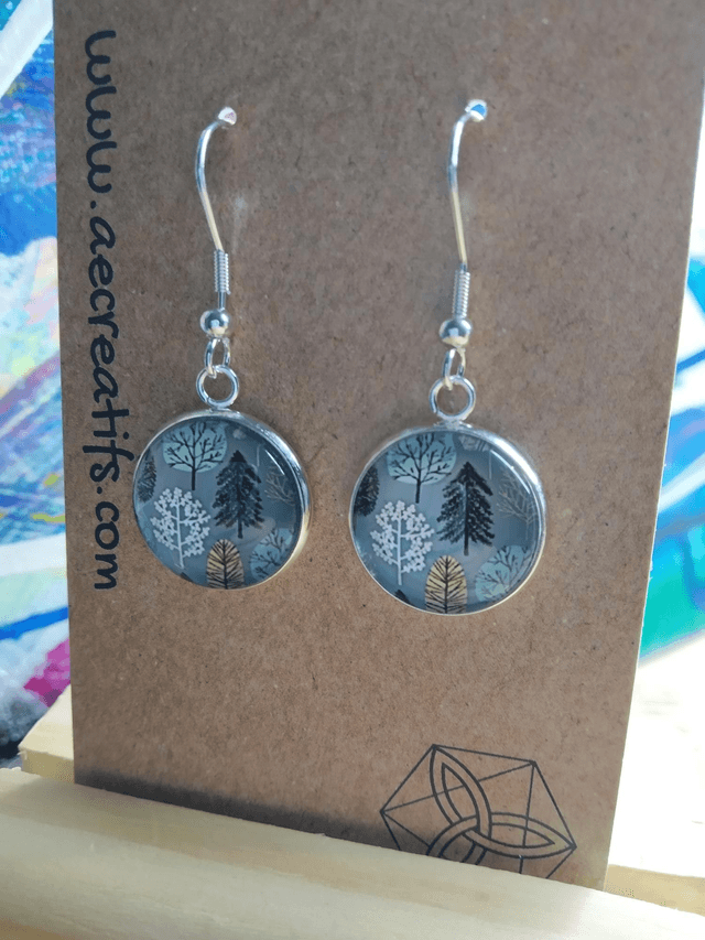 Boucles d&#039;oreilles cabochons arbre gris 