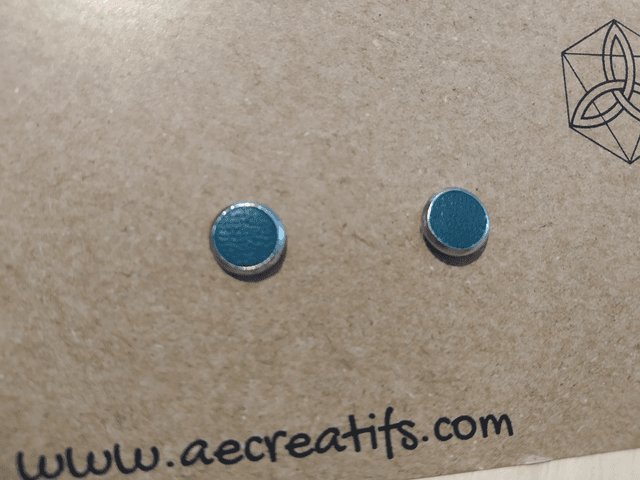 Boucles d&#039;oreilles puces cuir vert 